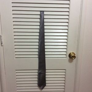 Gray tie